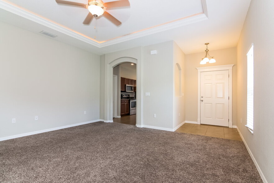 Building Photo - 6854 Glenbrook Dr