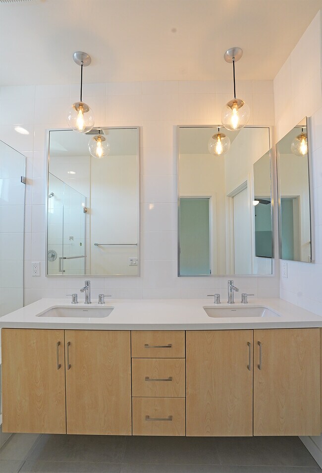 Building Photo - 3282 N Canary Way