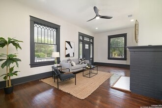 Building Photo - 207 Loretta Pl