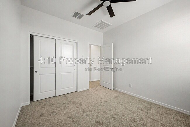 Building Photo - 4433 E Rock Daisy Ln