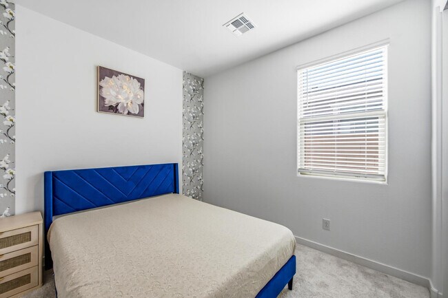 Building Photo - 2053 W Sienna Bouquet Pl