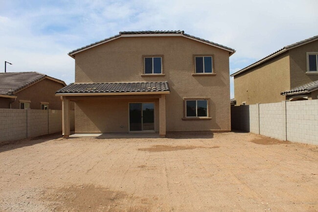 Building Photo - "Spacious 4-Bedroom with 2.5 Baths availab...