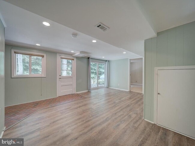 Building Photo - 8606 London Ct