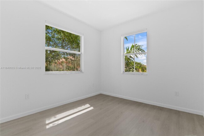 Building Photo - 3956 NE 11th Dr