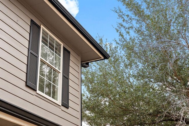 Building Photo - 321 Nicole Way