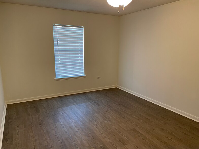 Bedroom 1 - 1st floor - 214 Gloria St