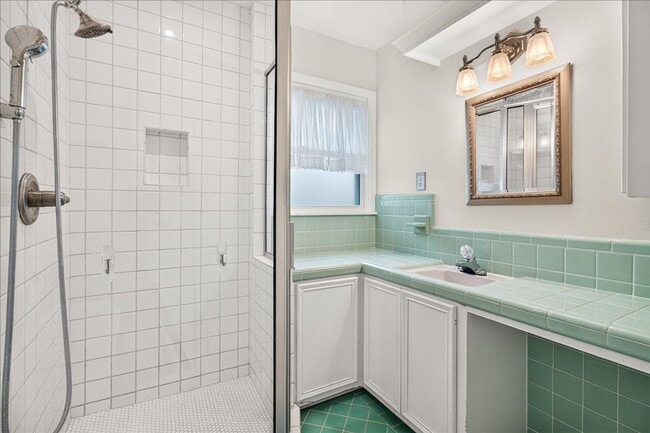 Building Photo - 609 Peerman Pl