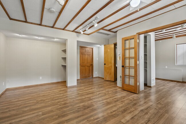 Building Photo - 8892 Martin Ln