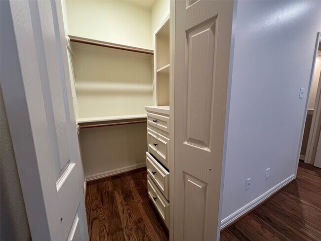 Building Photo - 1014 Roxella St