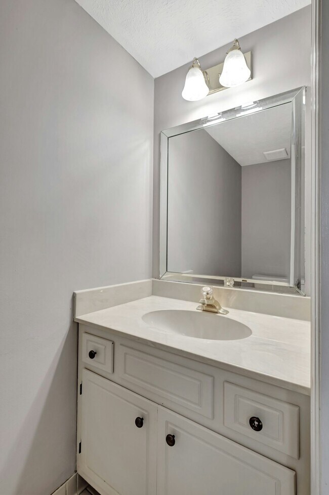 Building Photo - 321 Lakebrink Dr