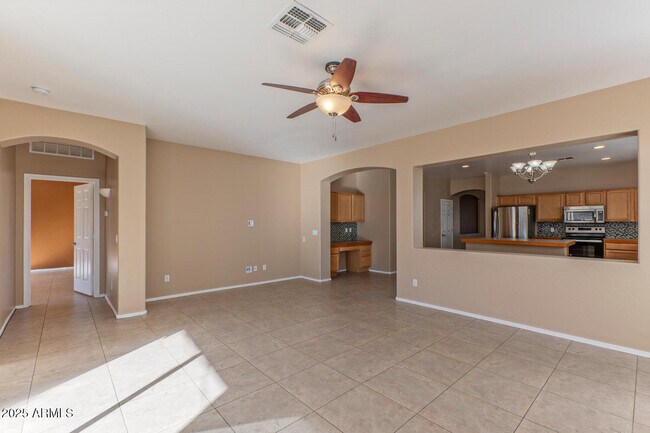 Building Photo - 11605 W La Reata Ave