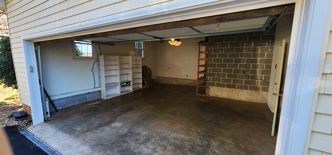 Building Photo - 4212 Misty Ridge Dr