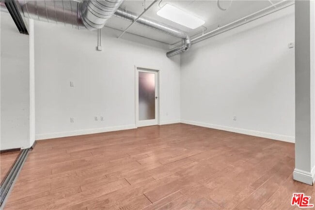 Building Photo - 510 S Hewitt St