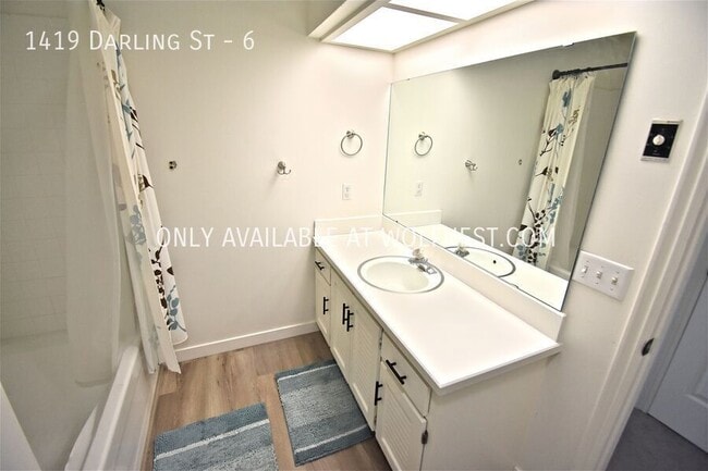 Building Photo - Stunning 3 Bed Ogden Townhome! No Deposit ...