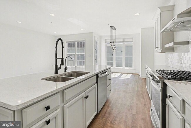 Building Photo - 205 Hoke Farm Way