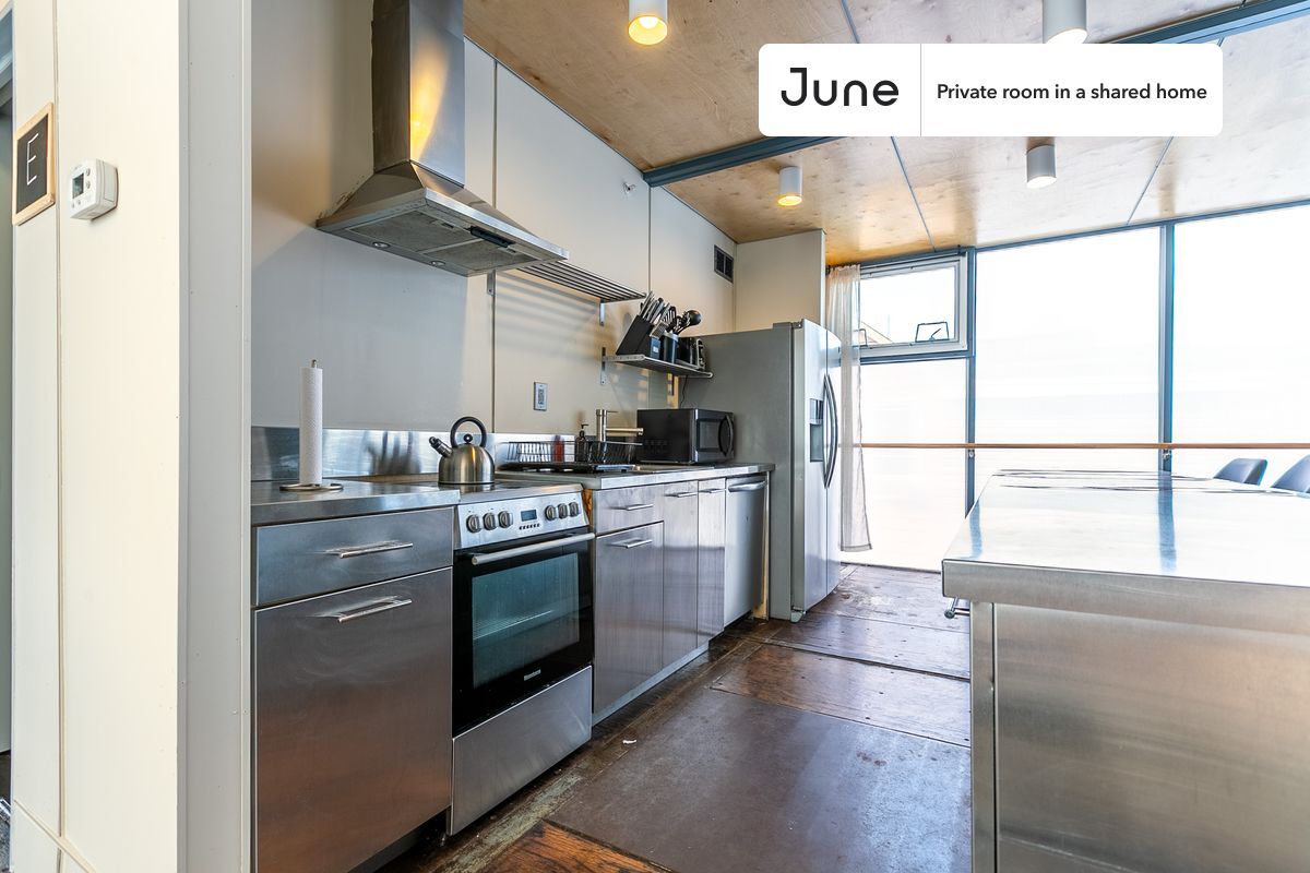 Building Photo - Room in Shared 6 bed/6 bath home