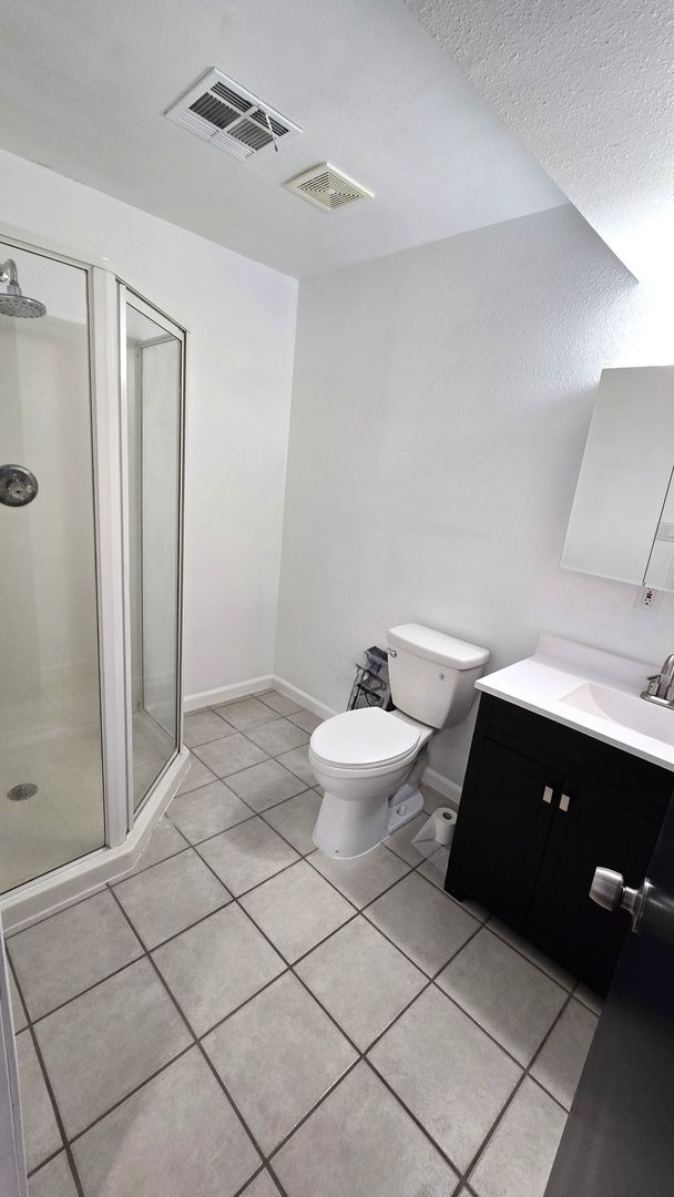 Building Photo - 1005 Santee Dr