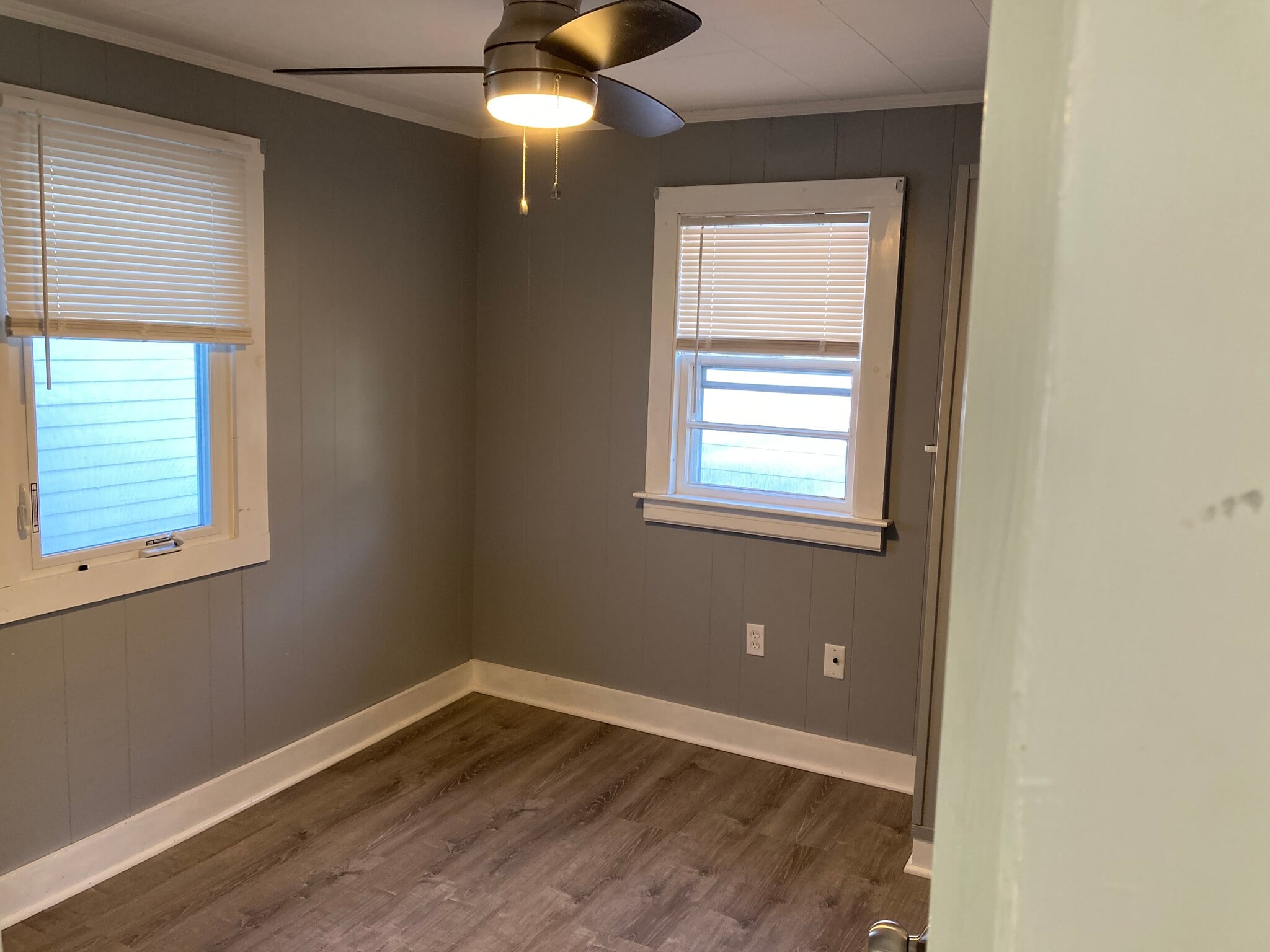 Building Photo - 31 W Old Orchard Ave