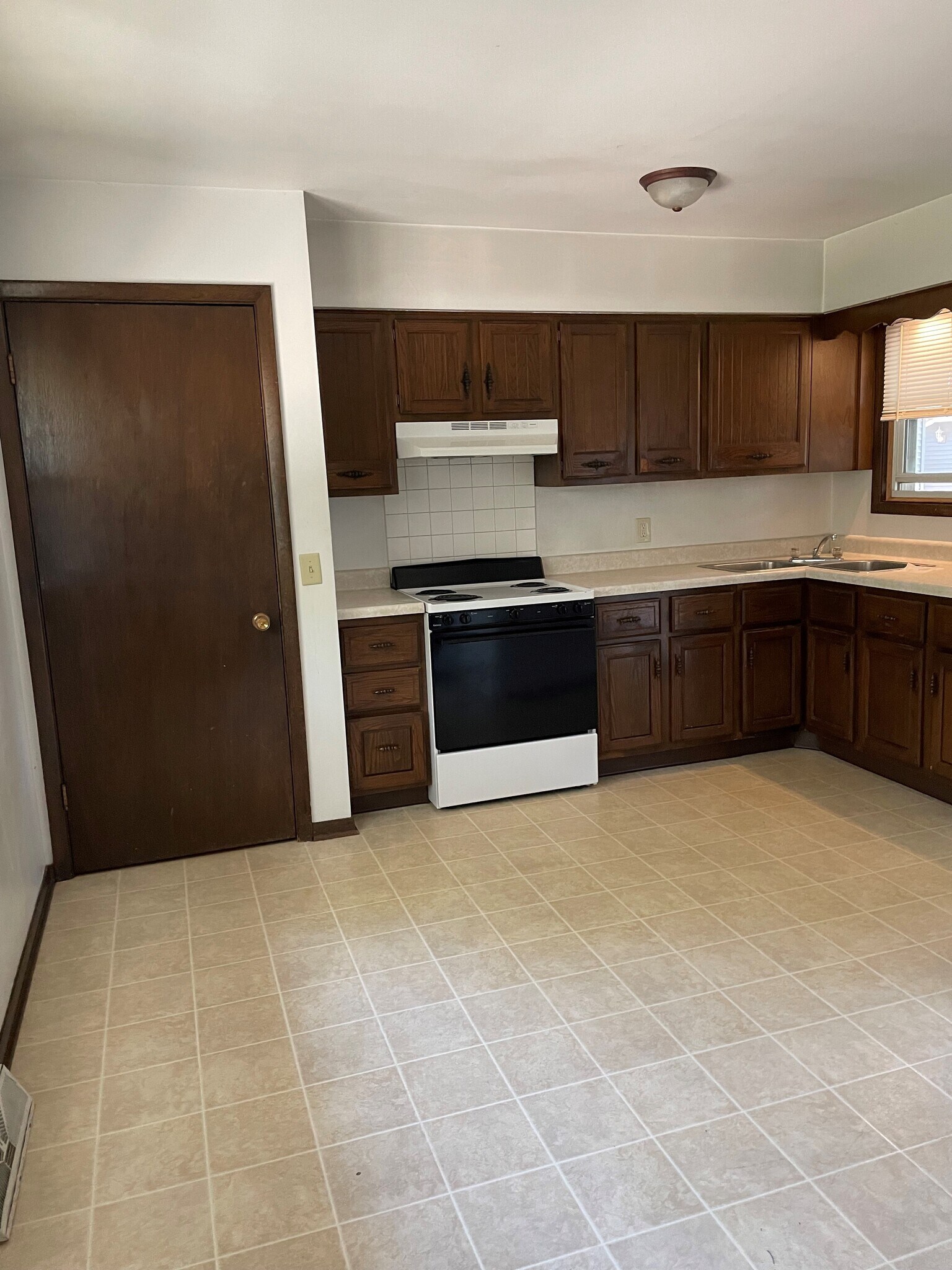 Building Photo - 2111 Judson Ct
