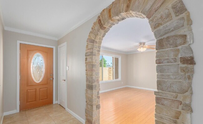 Building Photo - ASU Rooms for Rent – All Utilities Include...