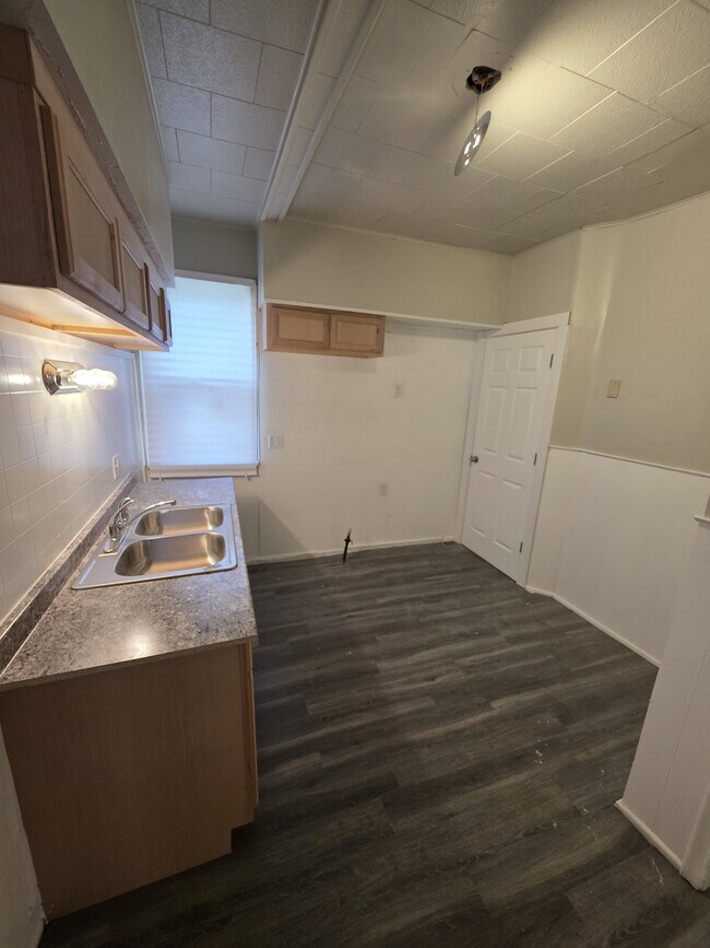 Building Photo - 15448 Log Cabin St