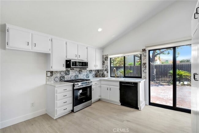 Building Photo - 2551 La Praix St