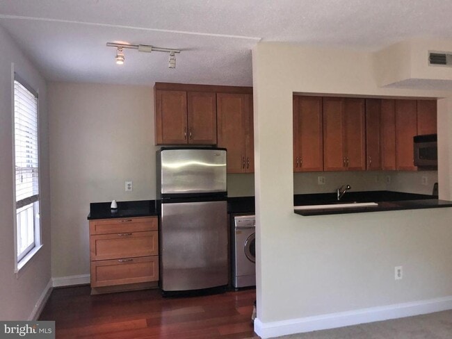 Building Photo - 612 Bashford Ln