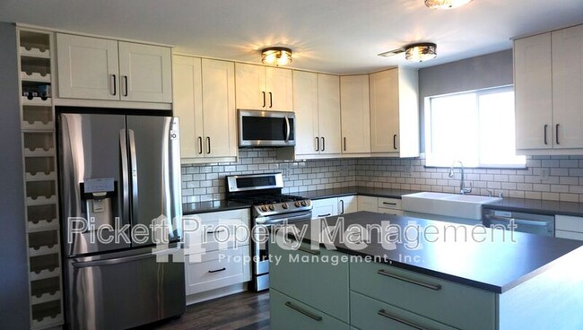 Building Photo - 535 NW Stendahl Ct