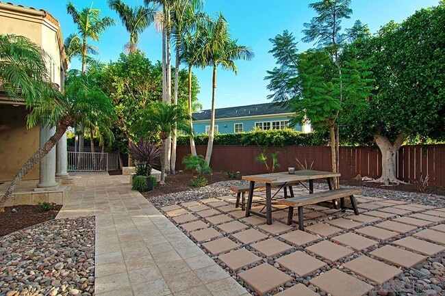 Building Photo - 927 Tingley Ln