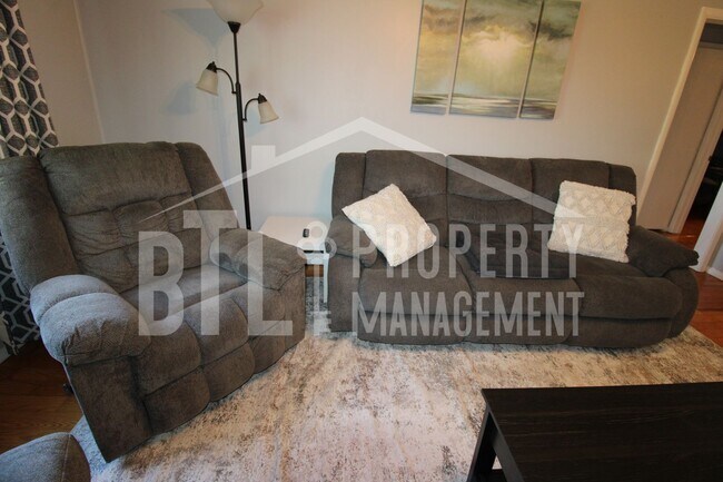 Building Photo - Fully Furnished Cape Fair Home Near Table Rock Lake