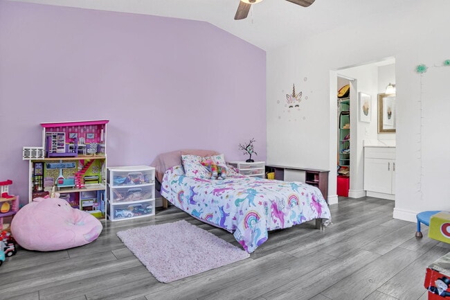 Building Photo - 8033 NW 71st Ct