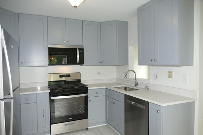 Building Photo - 1076 Crestwood Ln