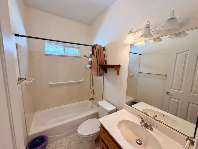 Building Photo - Beautiful 2 Bedroom 2 Bathroom House in Morgan Ranch