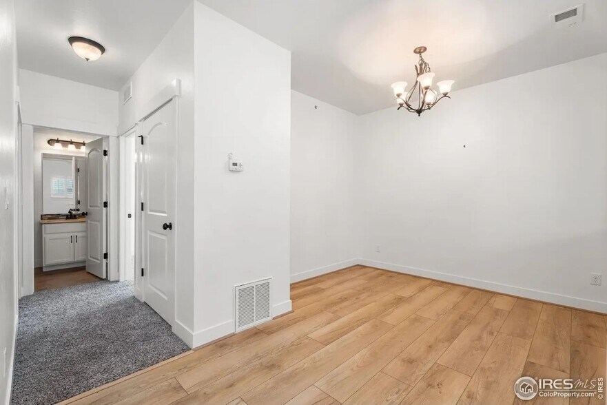 Building Photo - 5020 Cinquefoil Ln