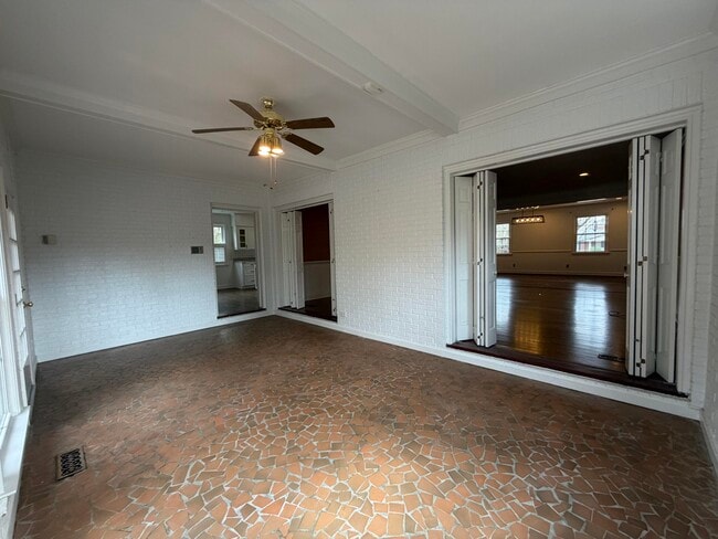 Building Photo - 115 Adams Ave