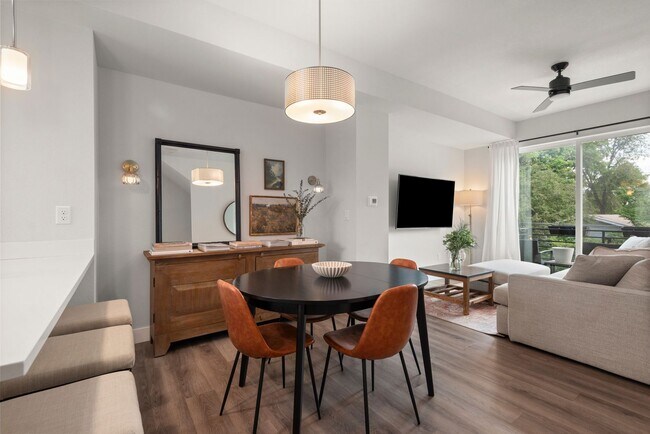 Building Photo - Free to apply to this beautiful Townhome  ...