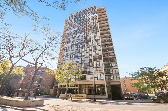 Primary Photo - 1540 N La Salle Dr