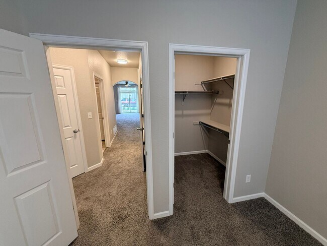 Building Photo - Updated 2-Bedroom Ground-Floor Condo in Mountain View Condos with Pool Access