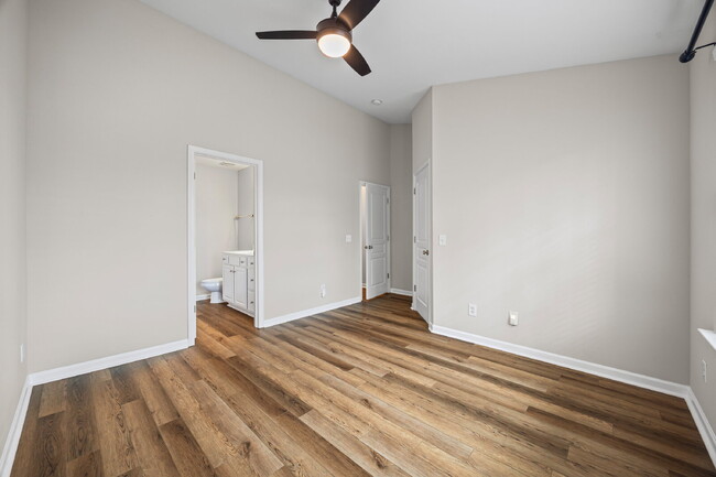 Building Photo - "Charming 2-Bedroom Townhouse Retreat in B...