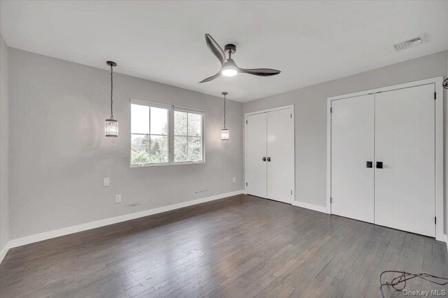 Building Photo - 10 Sandhage Dr