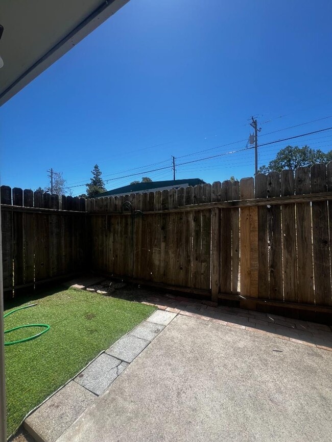Building Photo - 2515 Merrychase Dr