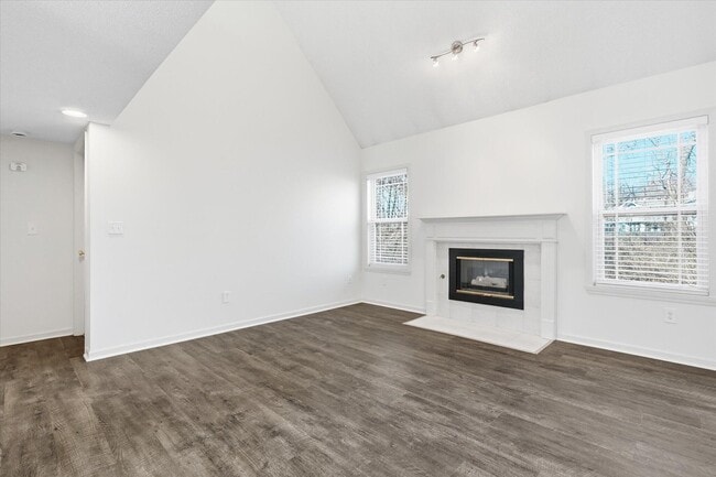 Building Photo - 417 N Village Cir