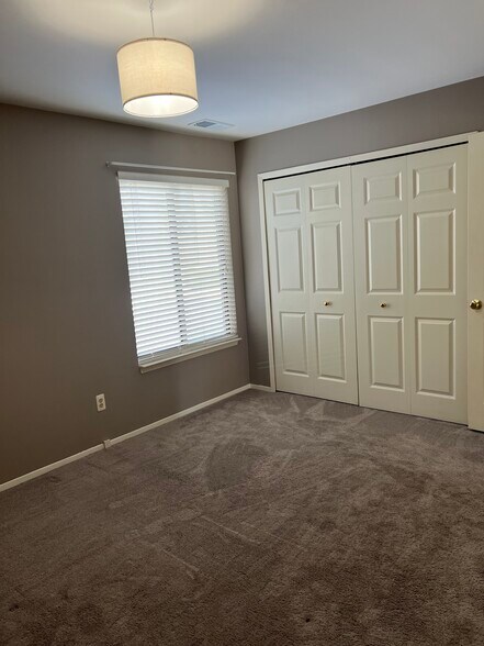 Building Photo - 250 Briarcrest Dr