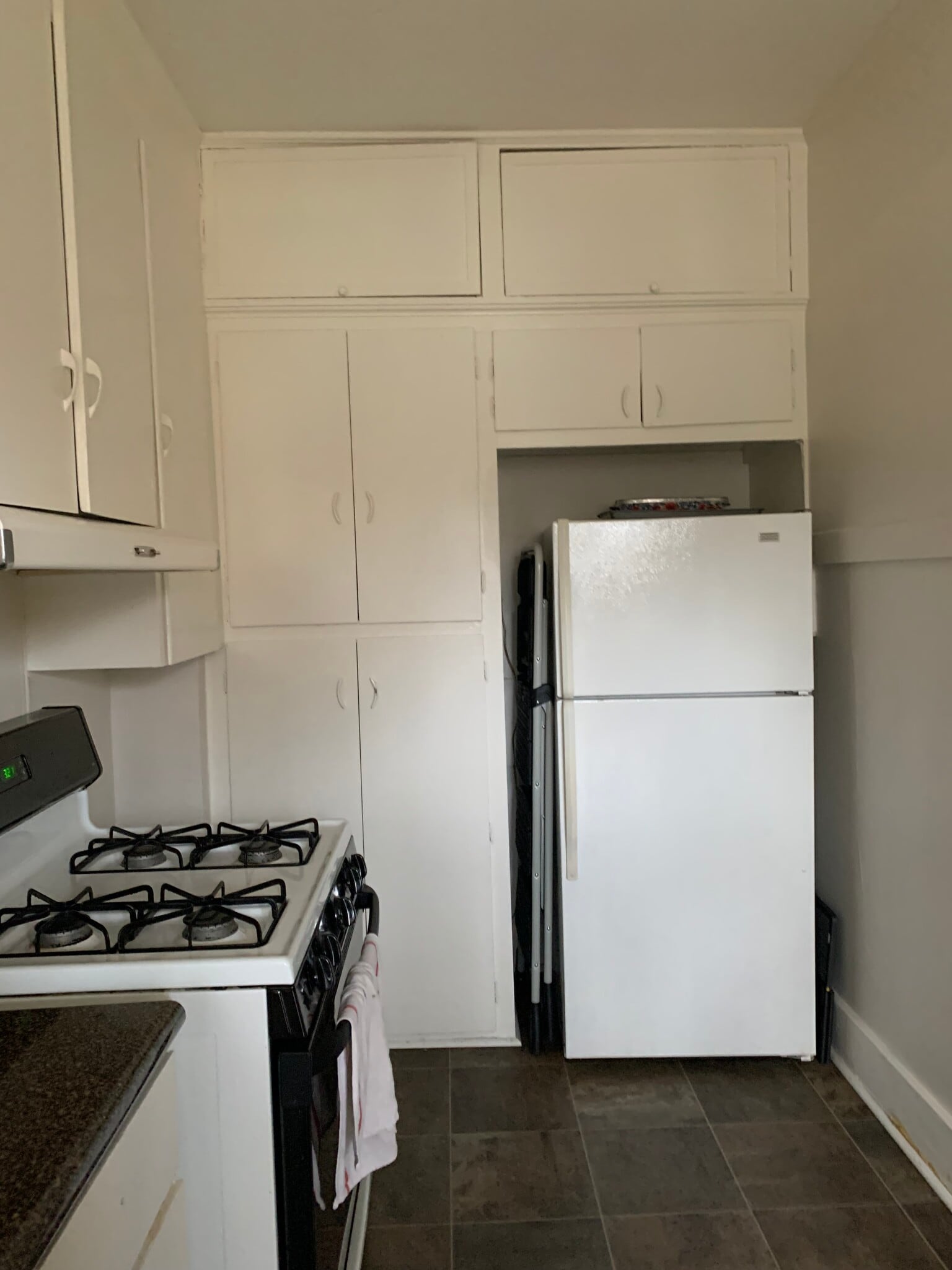 Kitchen - 514 Grand Blvd