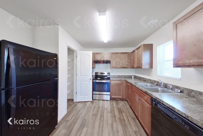Building Photo - 305 NE 23rd Terrace