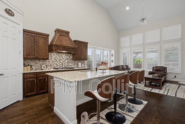 Building Photo - 8701 Fairway Ln