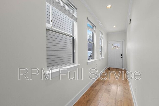 Building Photo - 537 Eastboro Dr