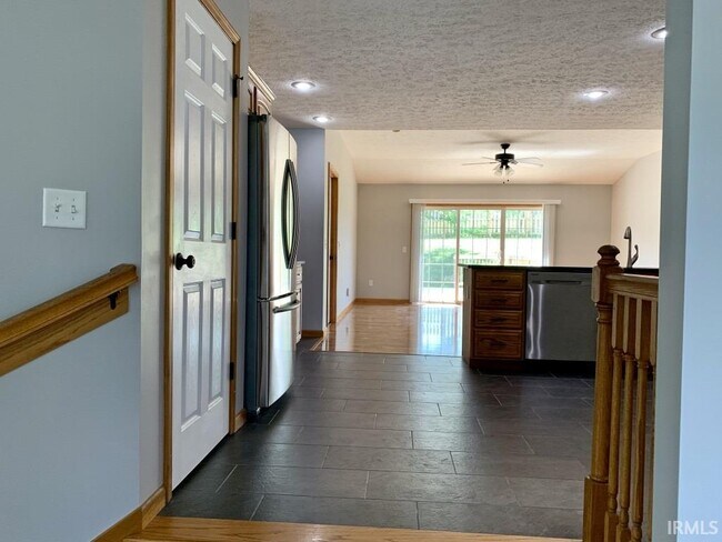 Building Photo - 1209 W Aspen Ct