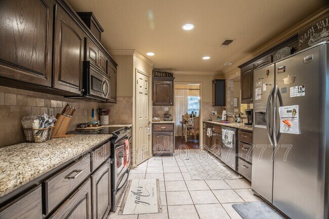 Building Photo - 1409 Azalea Ln