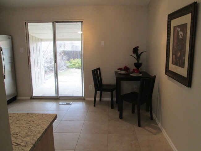 Building Photo - 3 bedroom house near Garden Acres Park